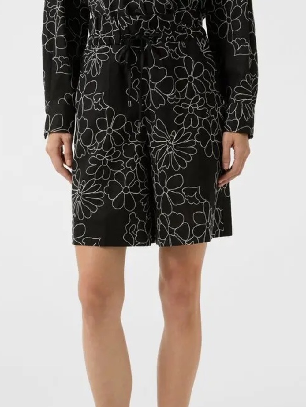 Bogner floral embroidered shorts size 12